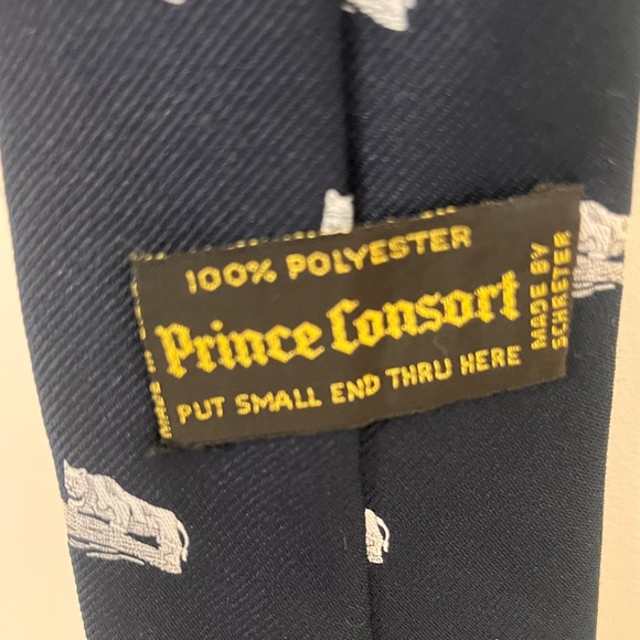 A vintage Prince Consort tie featuring Penn State Nittany Lion -Great Condition! - Picture 3 of 3